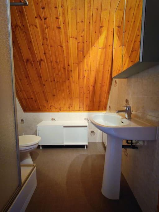 Logement 6 pers au cœur des montagnes pyrénéennes Boutx Extérieur photo